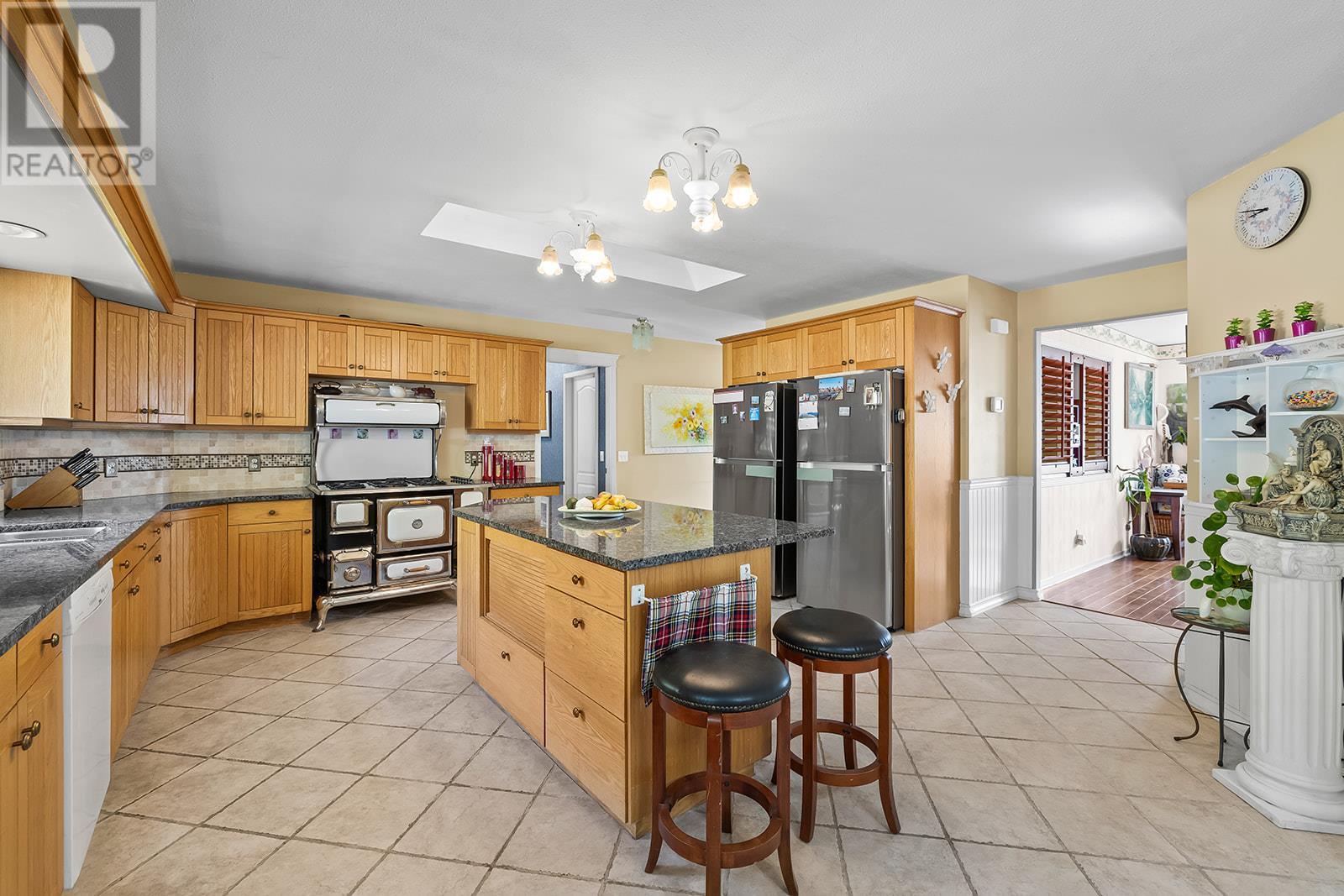 Property at 1282 Lakeview Cove Place image 4
