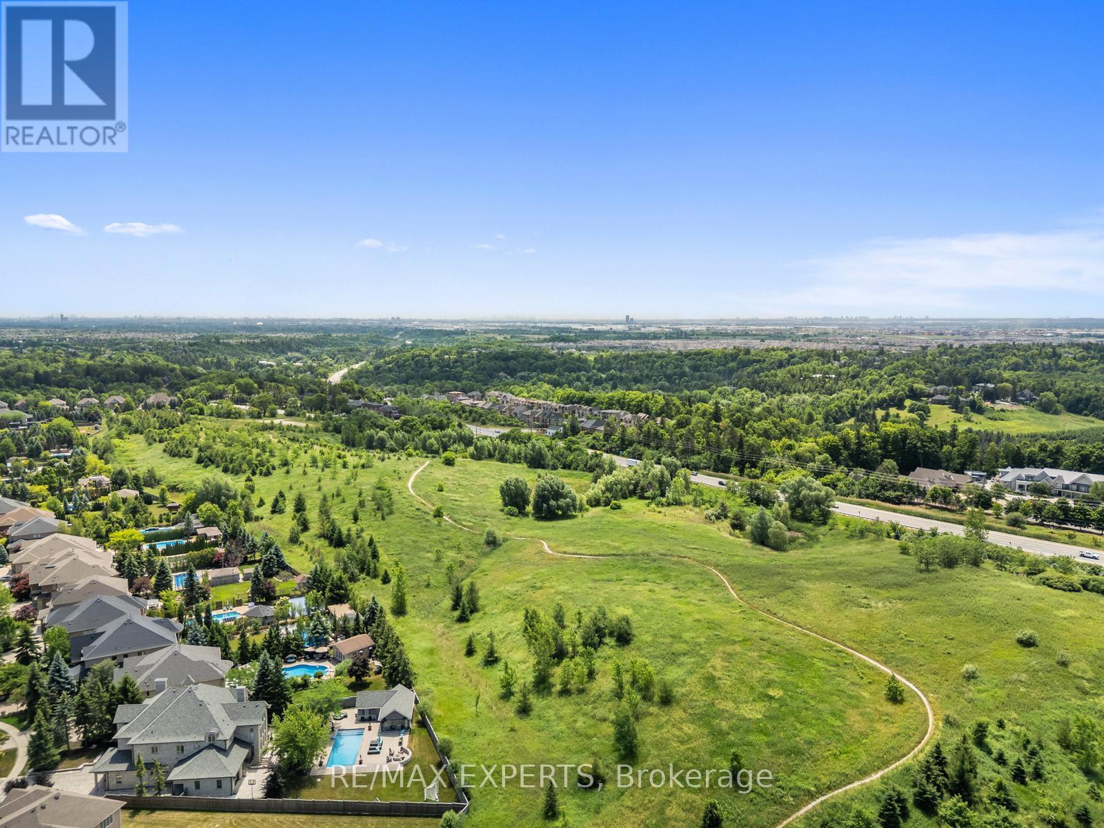 Property at 21 RAINBOW'S END image 3