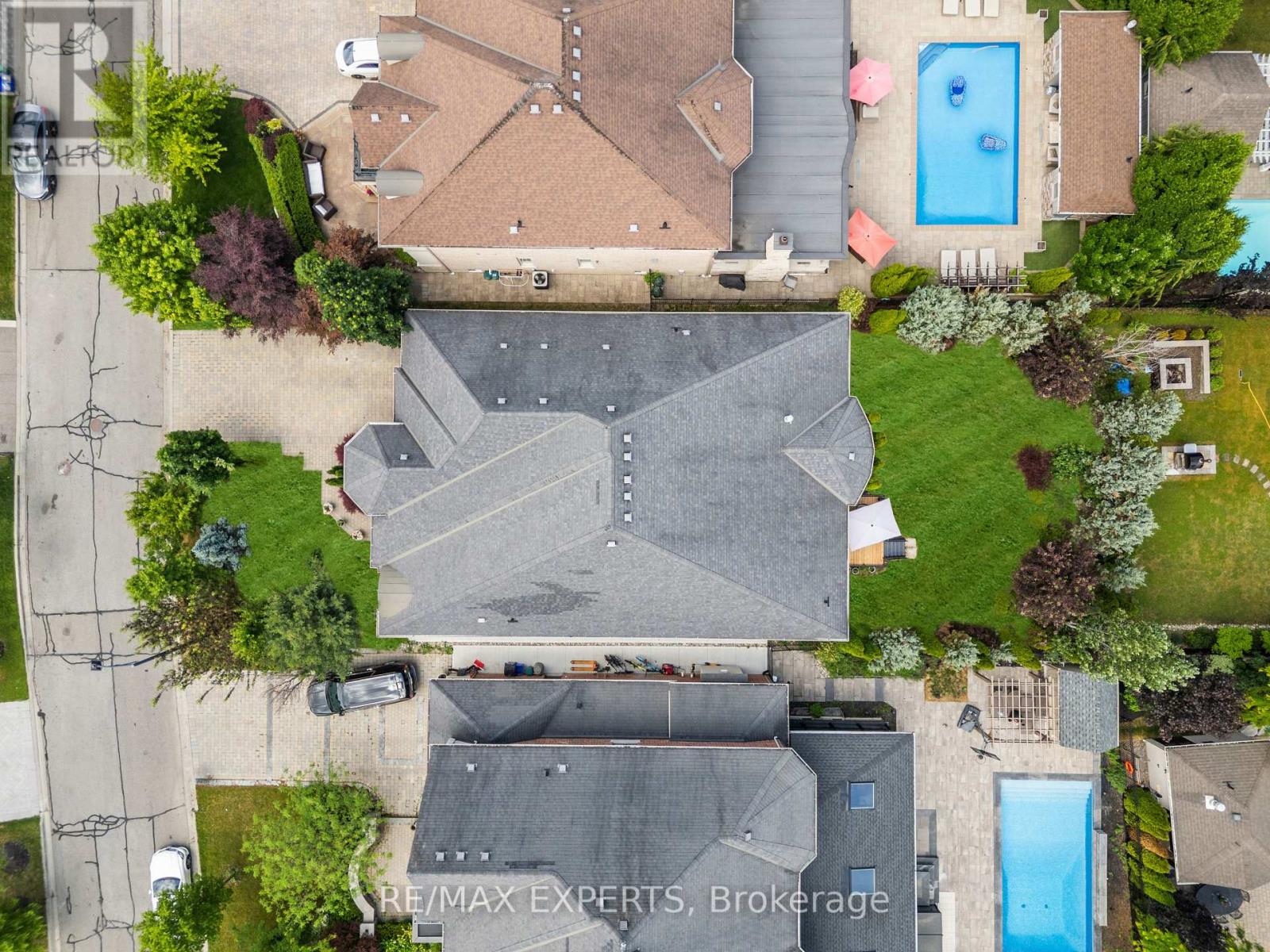 Property at 21 RAINBOW'S END image 2