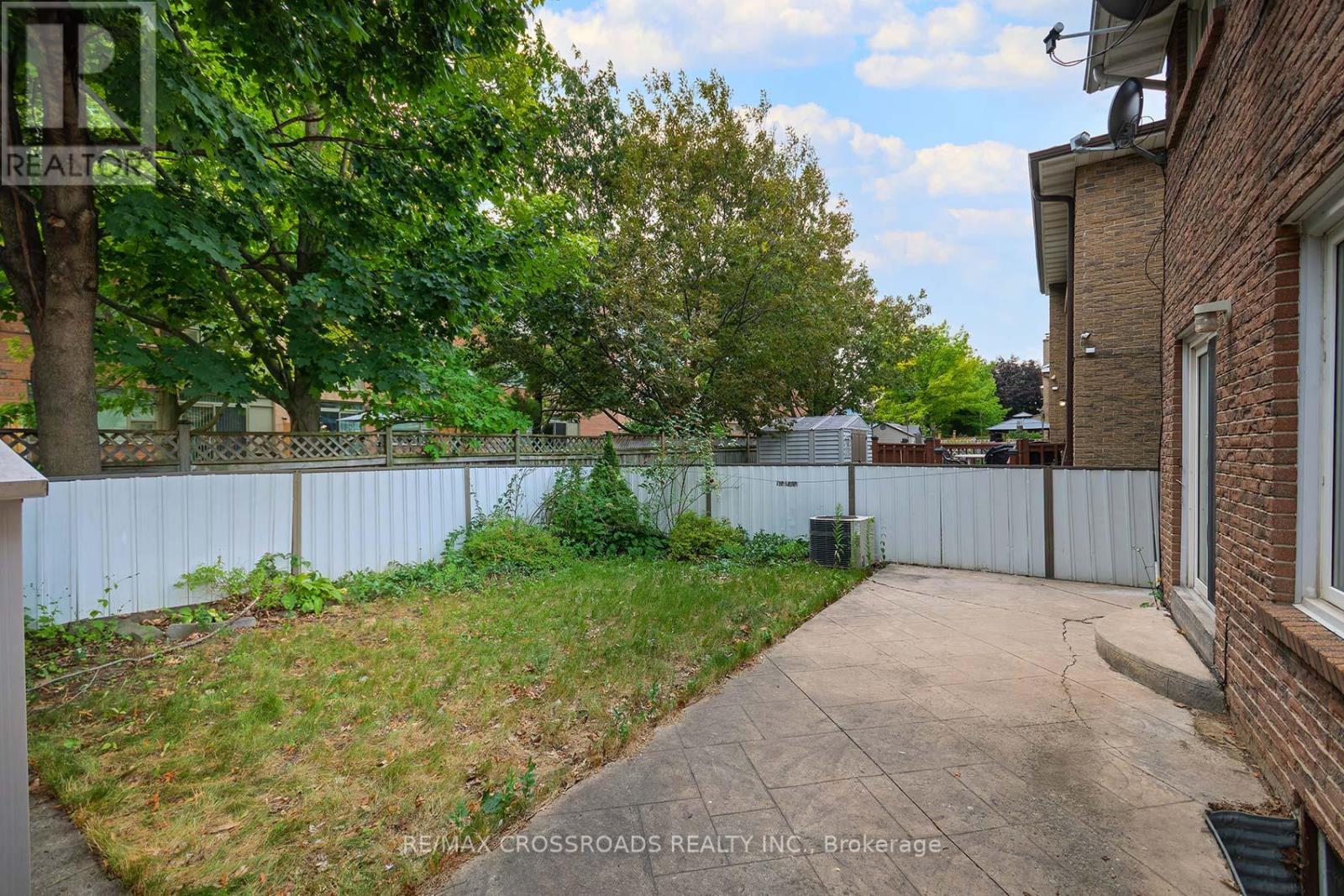 17 Brownridge Crescent, Toronto, Ontario  M9V 4M5 - Photo 32 - W12259078