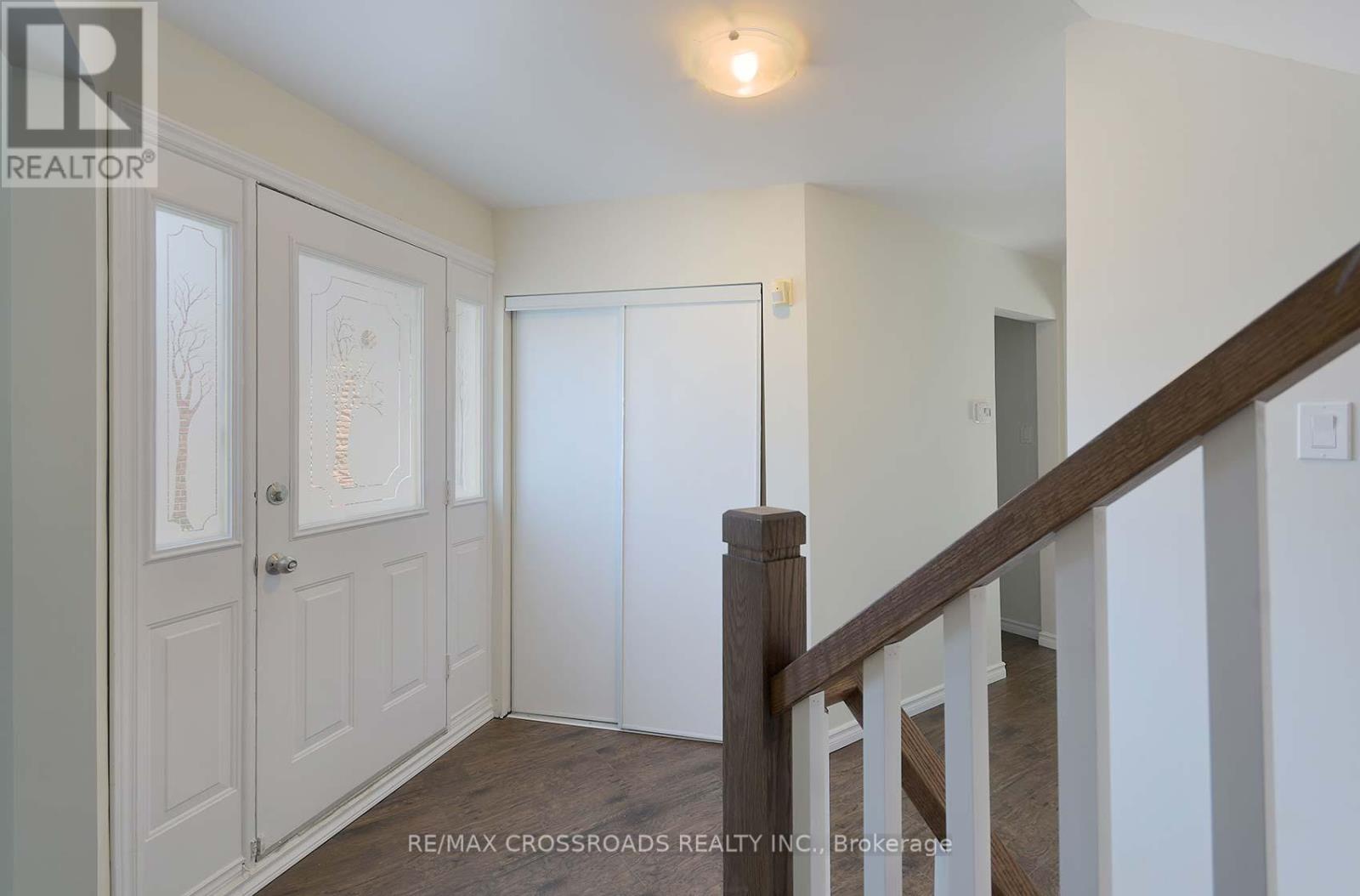 17 Brownridge Crescent, Toronto, Ontario  M9V 4M5 - Photo 6 - W12259078
