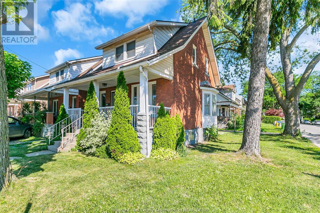 Property at 406 ERIE STREET West image 3