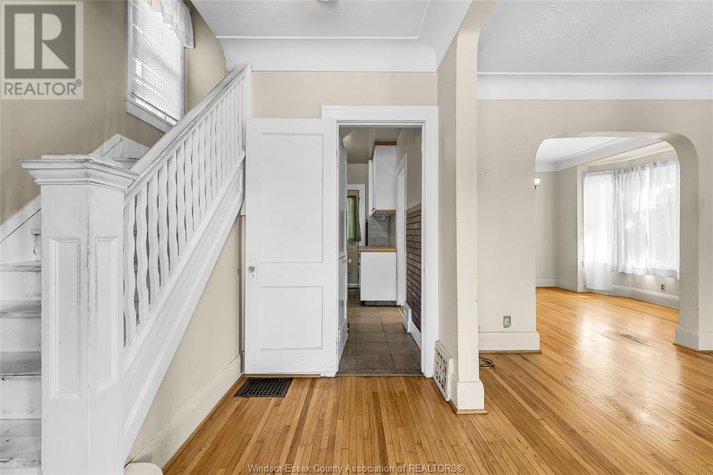 Property at 406 ERIE STREET West image 5