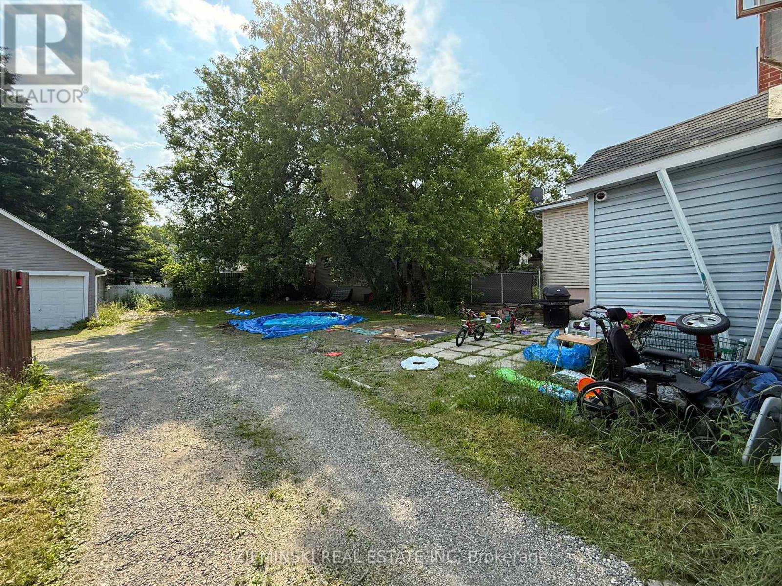 Property at 148 PINE STREET N image 3