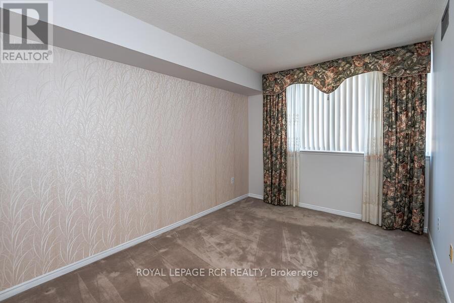 901 - 270 Davis Drive, Newmarket, Ontario  L3Y 8K2 - Photo 11 - N12263403
