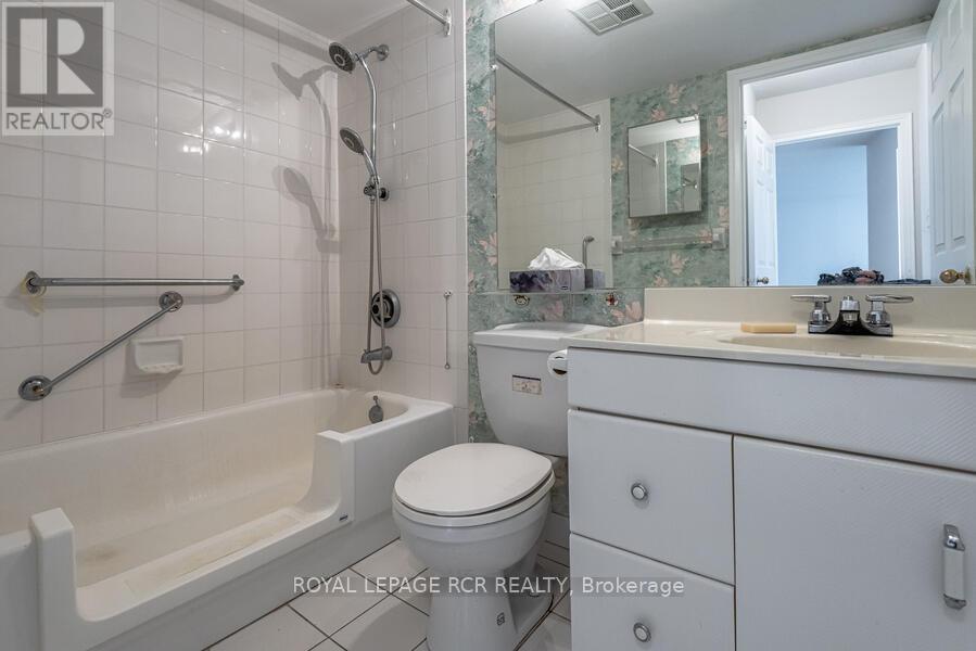 901 - 270 Davis Drive, Newmarket, Ontario  L3Y 8K2 - Photo 13 - N12263403
