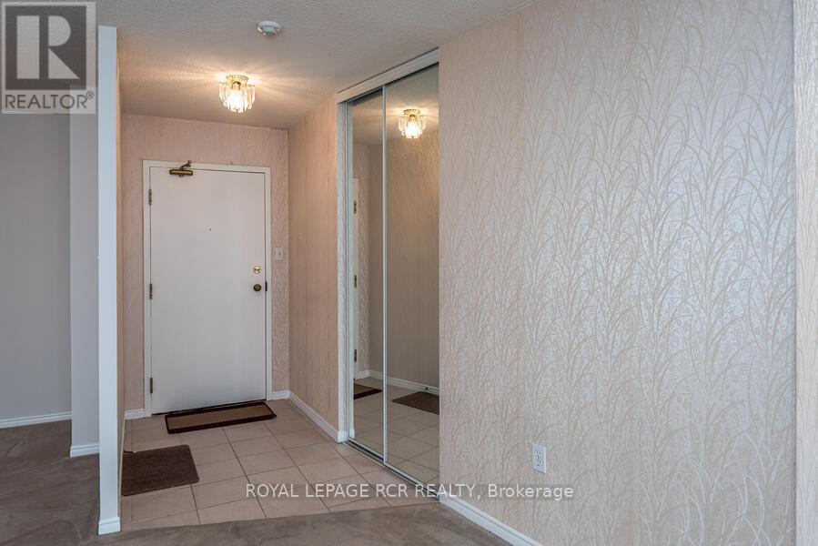 901 - 270 Davis Drive, Newmarket, Ontario  L3Y 8K2 - Photo 4 - N12263403