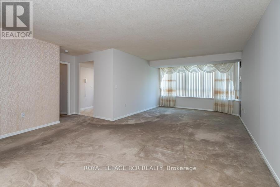 901 - 270 Davis Drive, Newmarket, Ontario  L3Y 8K2 - Photo 5 - N12263403