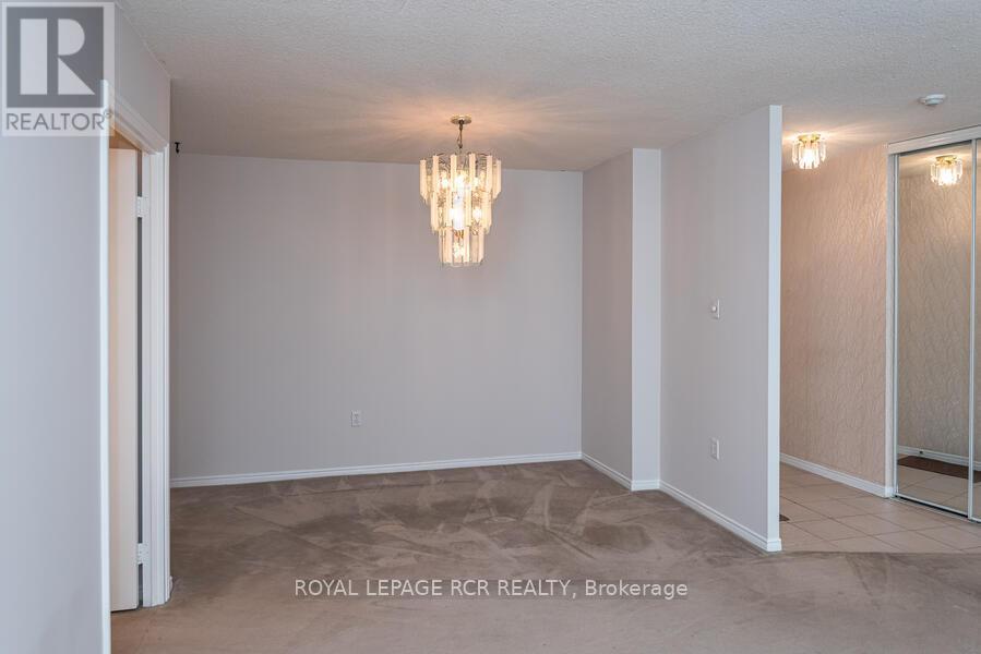 901 - 270 Davis Drive, Newmarket, Ontario  L3Y 8K2 - Photo 7 - N12263403