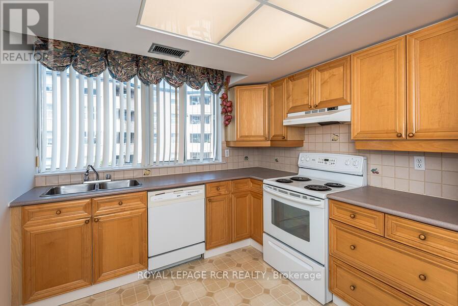 901 - 270 Davis Drive, Newmarket, Ontario  L3Y 8K2 - Photo 8 - N12263403