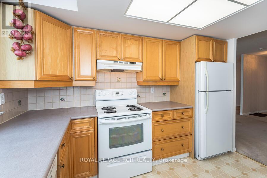 901 - 270 Davis Drive, Newmarket, Ontario  L3Y 8K2 - Photo 9 - N12263403