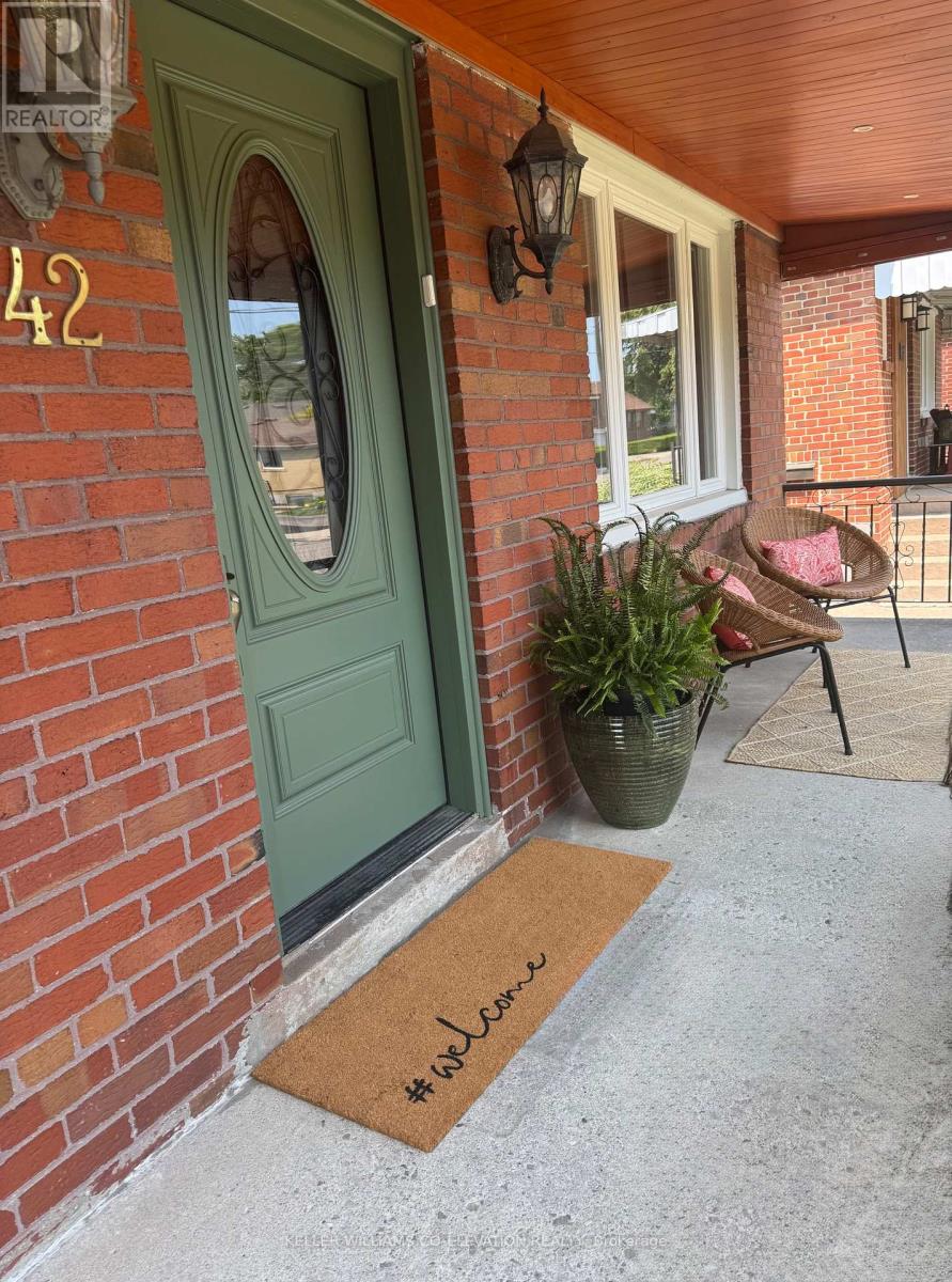42 O'donnell Avenue, Toronto, Ontario  M8Z 3X9 - Photo 2 - W12263298