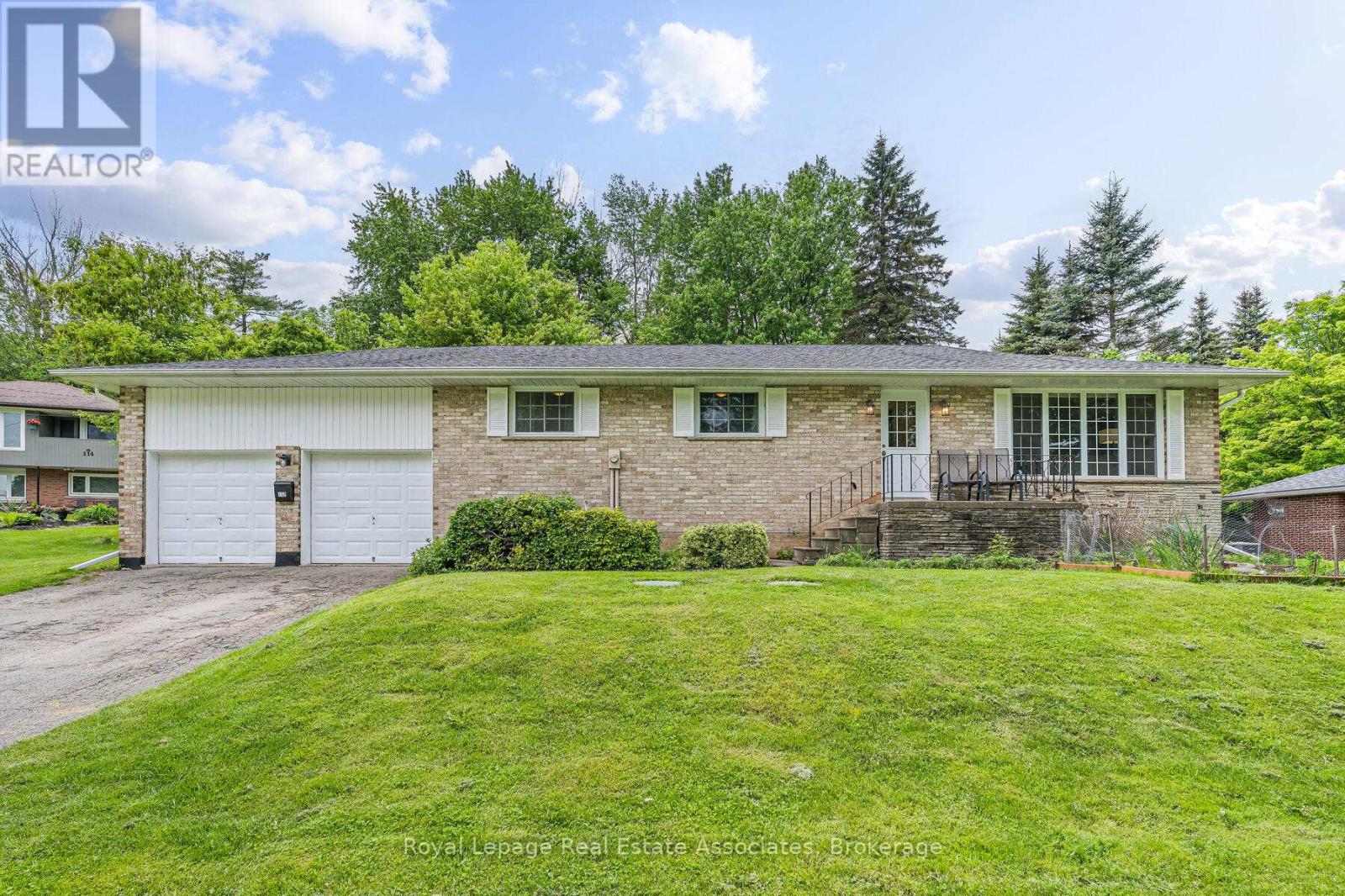 Property at 112 PARK STREET E image 1