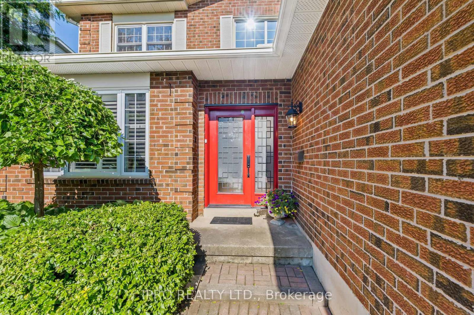Property at 8 JASON CRESCENT image 2