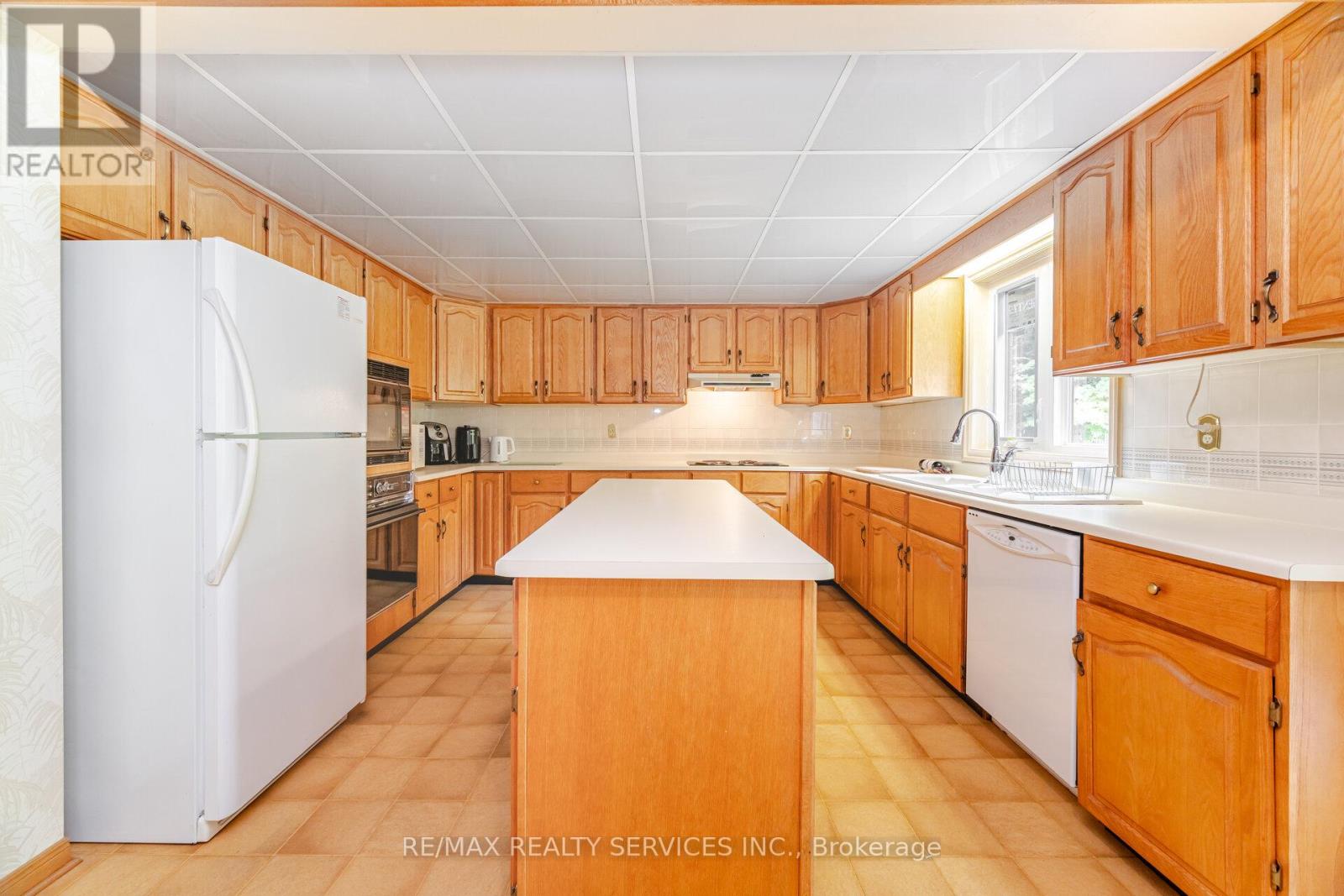 106 Kenpark Avenue, Brampton (Snelgrove), Ontario  L6Z 3J8 - Photo 20 - W12263392