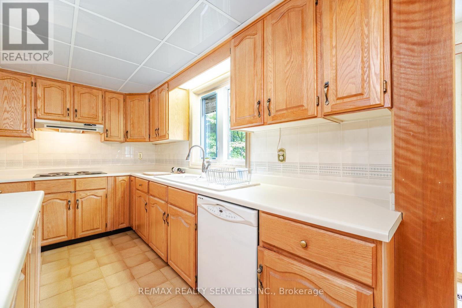 106 Kenpark Avenue, Brampton (Snelgrove), Ontario  L6Z 3J8 - Photo 22 - W12263392