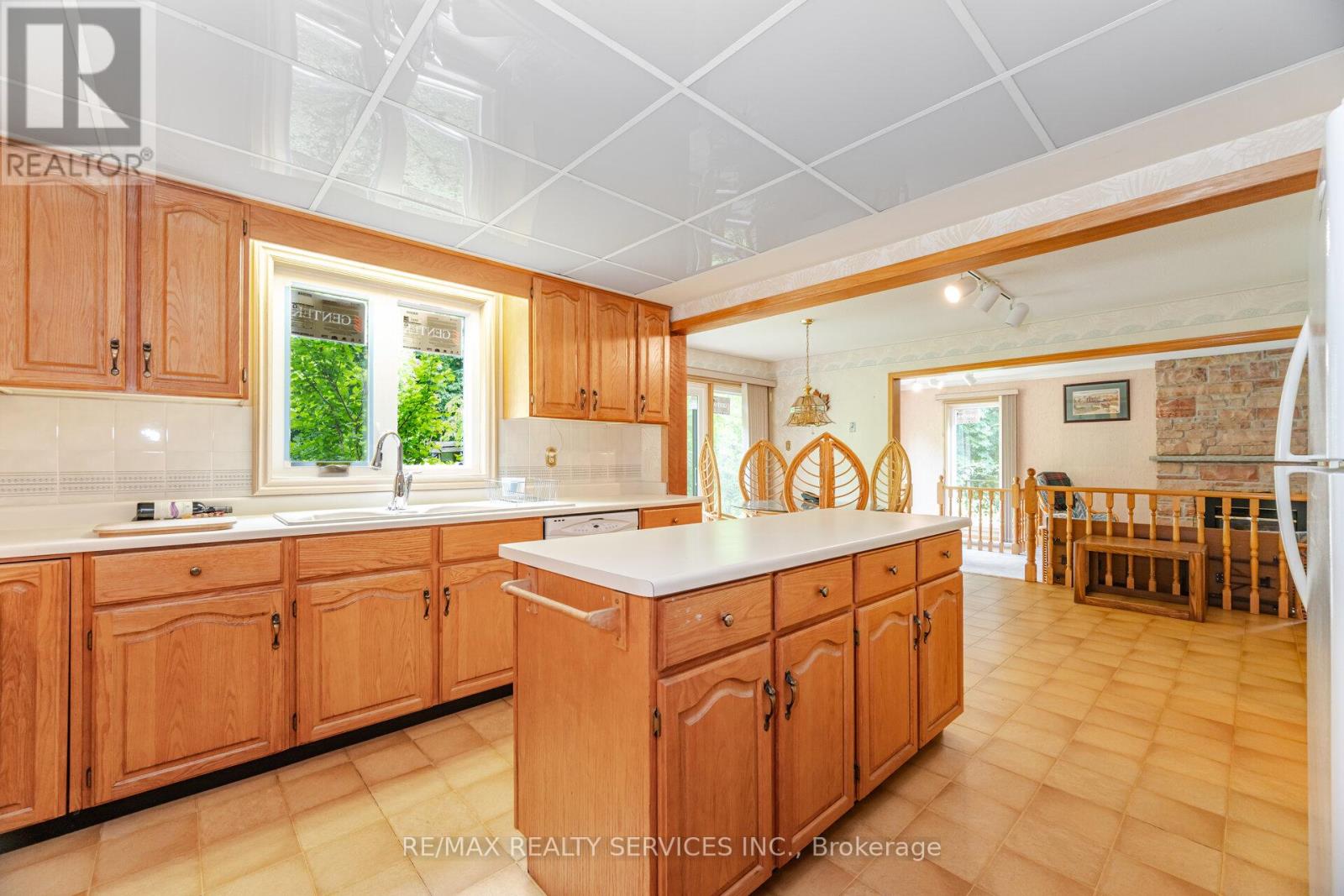 106 Kenpark Avenue, Brampton (Snelgrove), Ontario  L6Z 3J8 - Photo 24 - W12263392