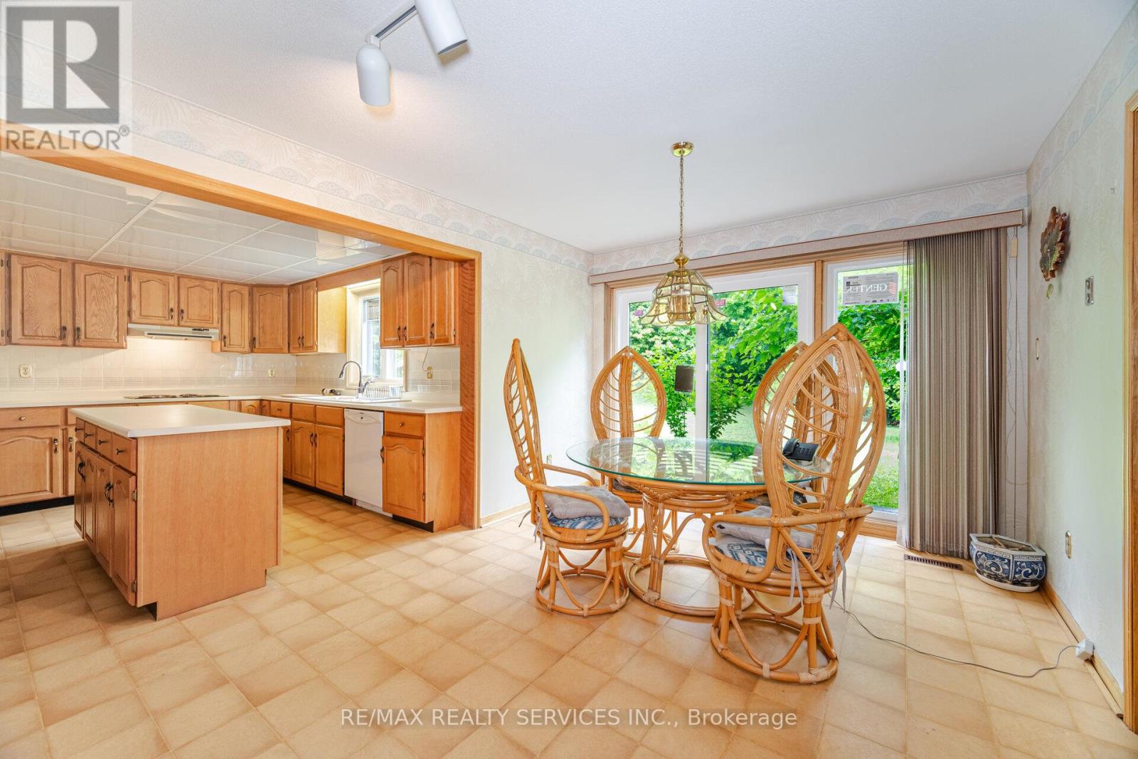 106 Kenpark Avenue, Brampton (Snelgrove), Ontario  L6Z 3J8 - Photo 25 - W12263392