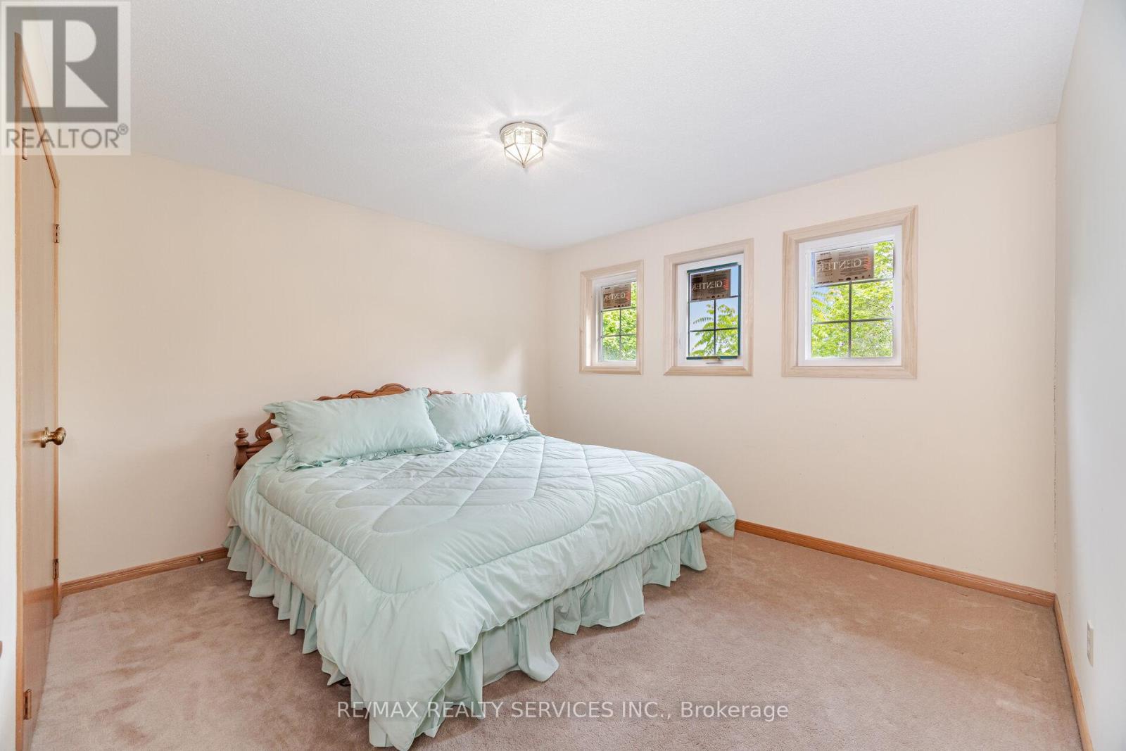 106 Kenpark Avenue, Brampton (Snelgrove), Ontario  L6Z 3J8 - Photo 38 - W12263392