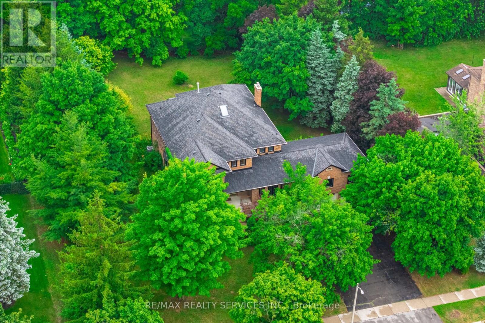 106 Kenpark Avenue, Brampton (Snelgrove), Ontario  L6Z 3J8 - Photo 6 - W12263392