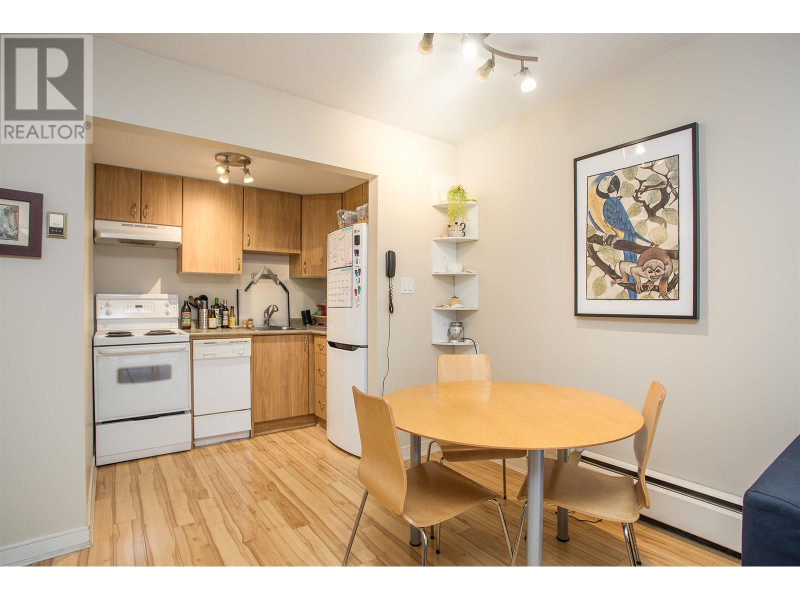 Listing Picture 4 of 21 : 106 2330 MAPLE STREET, Vancouver / 溫哥華 - 魯藝地產 Yvonne Lu Group - MLS Medallion Club Member