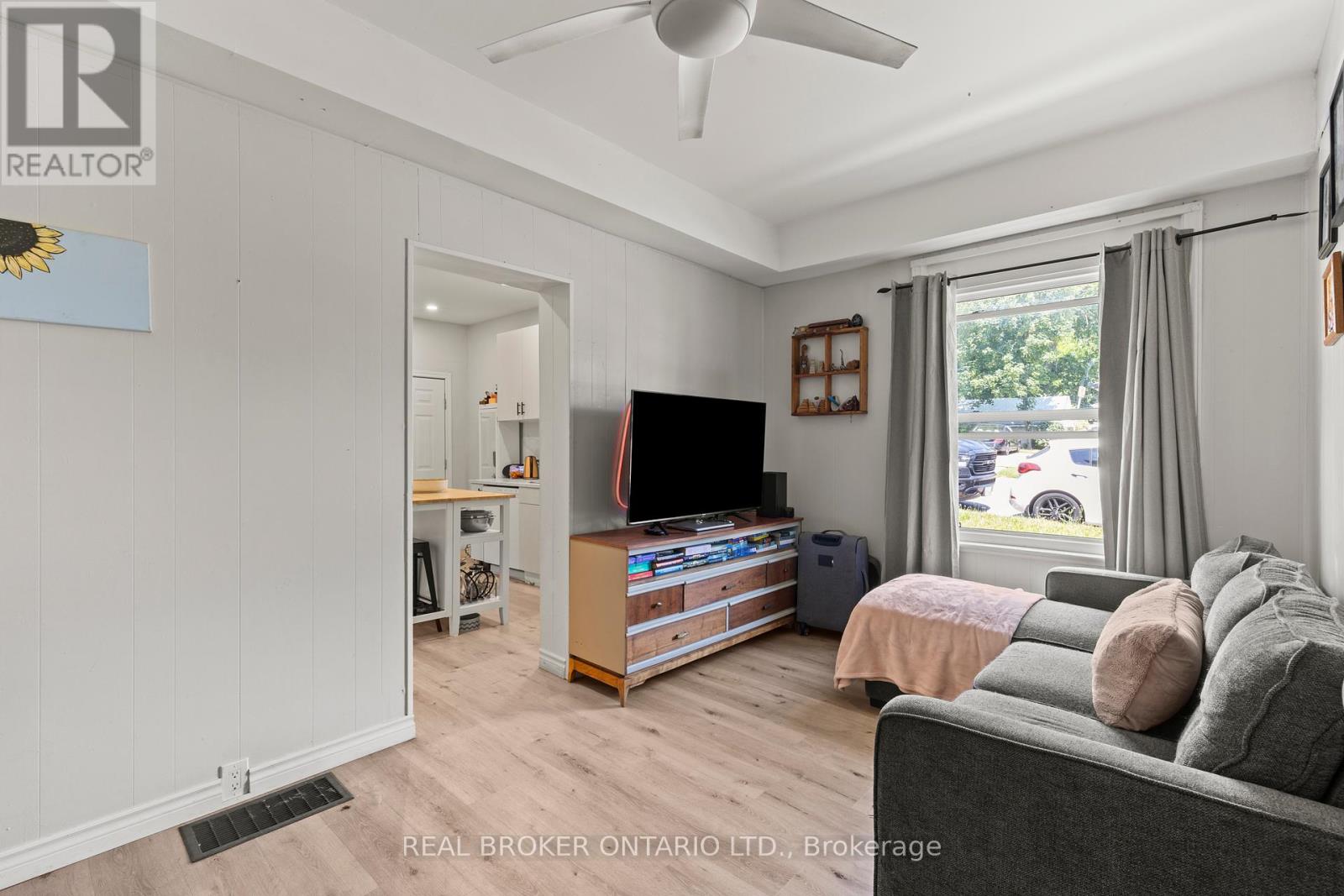 Property at 106-108 CLARENCE STREET image 5