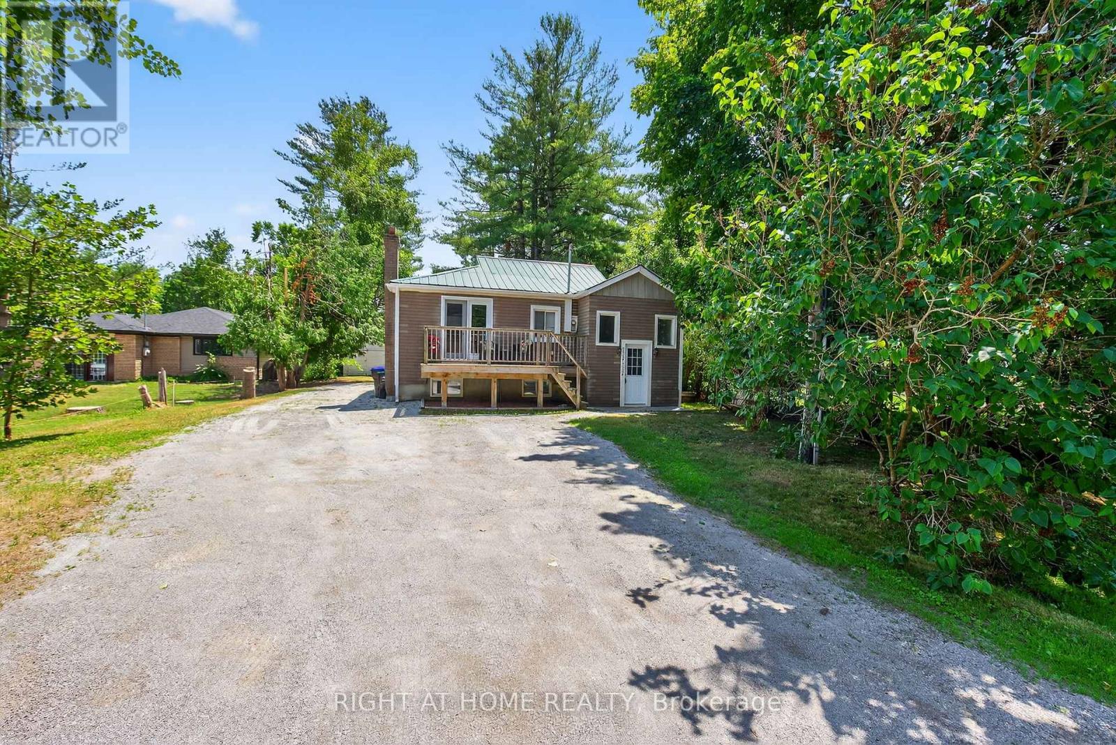 Property at 735 PINEGROVE AVENUE image 3
