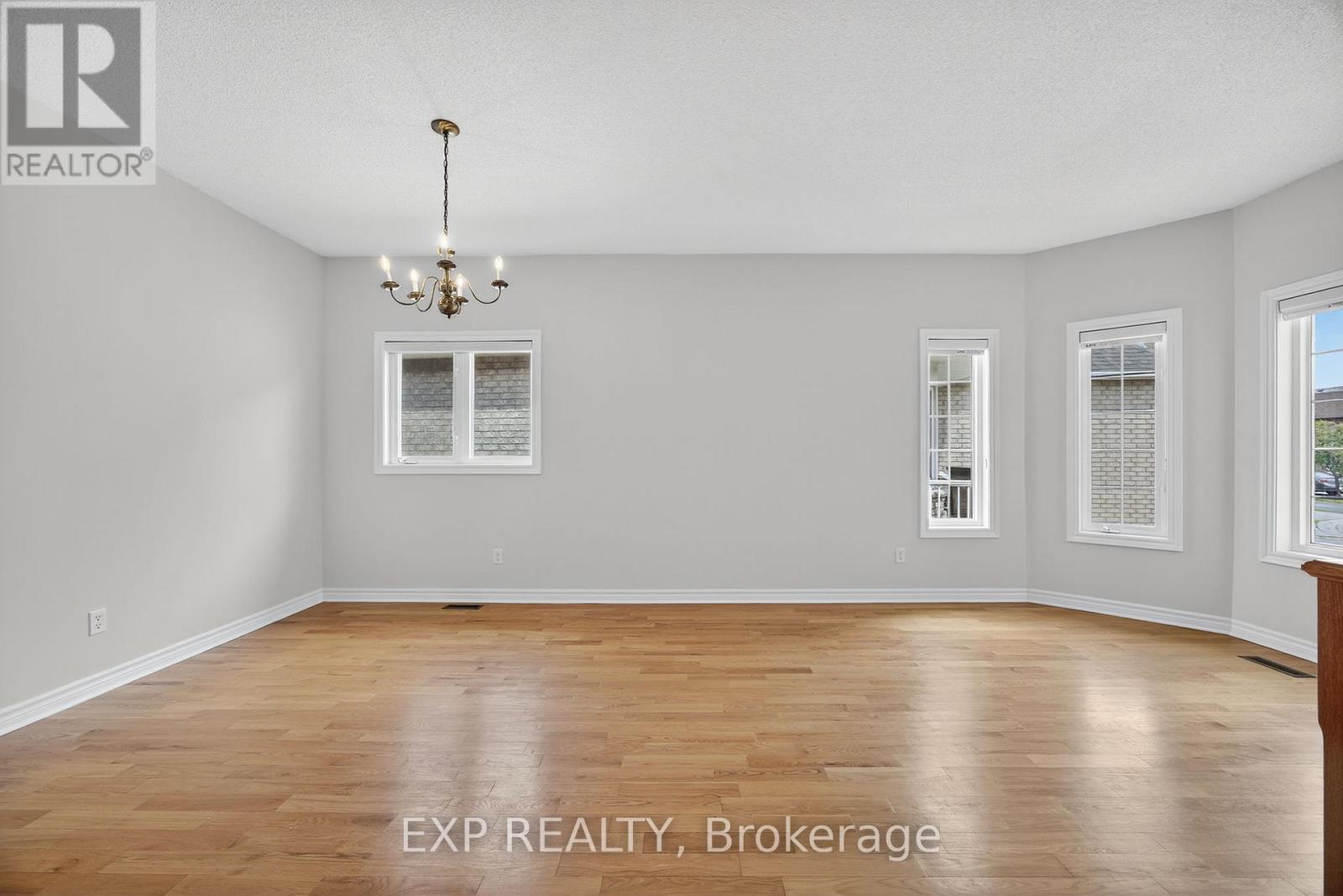Property at 26 WOODHAVEN CRESCENT image 4