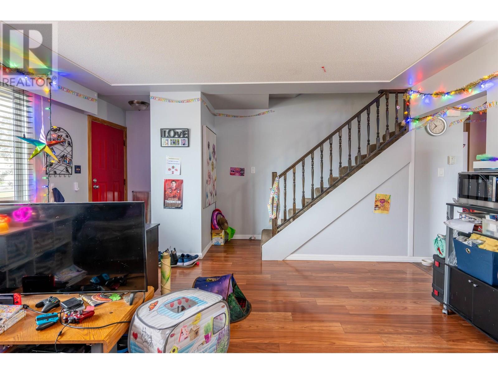 Property at 407-409 S OGILVIE STREET image 3