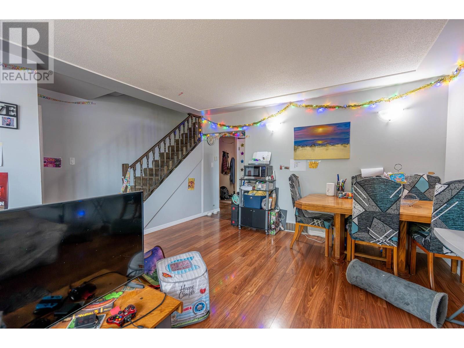Property at 407-409 S OGILVIE STREET image 5