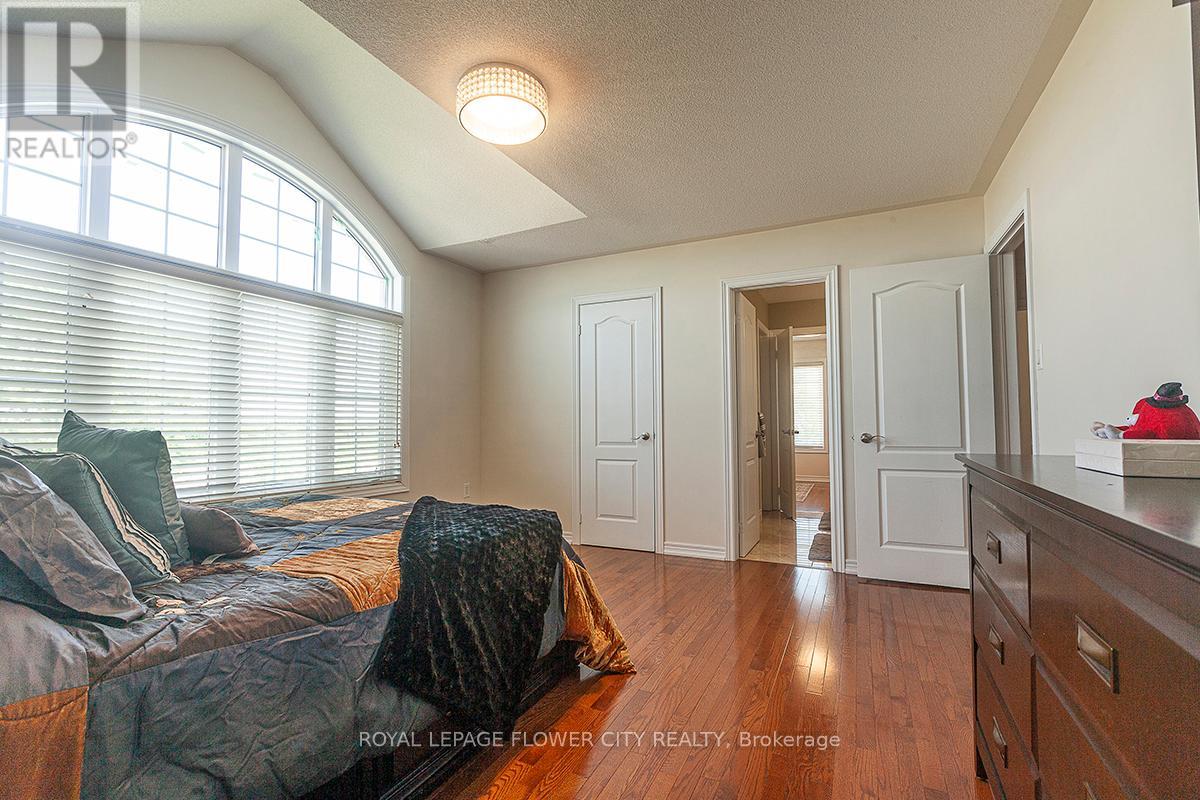 2 Yellow Avens Boulevard, Brampton, Ontario  L6R 0R5 - Photo 43 - W12260178