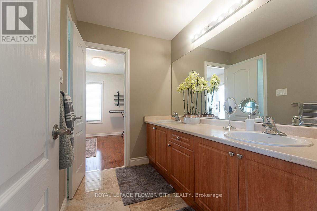 2 Yellow Avens Boulevard, Brampton, Ontario  L6R 0R5 - Photo 34 - W12260178