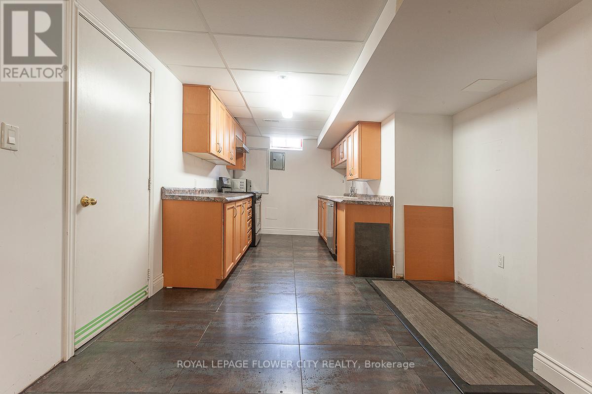 2 Yellow Avens Boulevard, Brampton, Ontario  L6R 0R5 - Photo 46 - W12260178