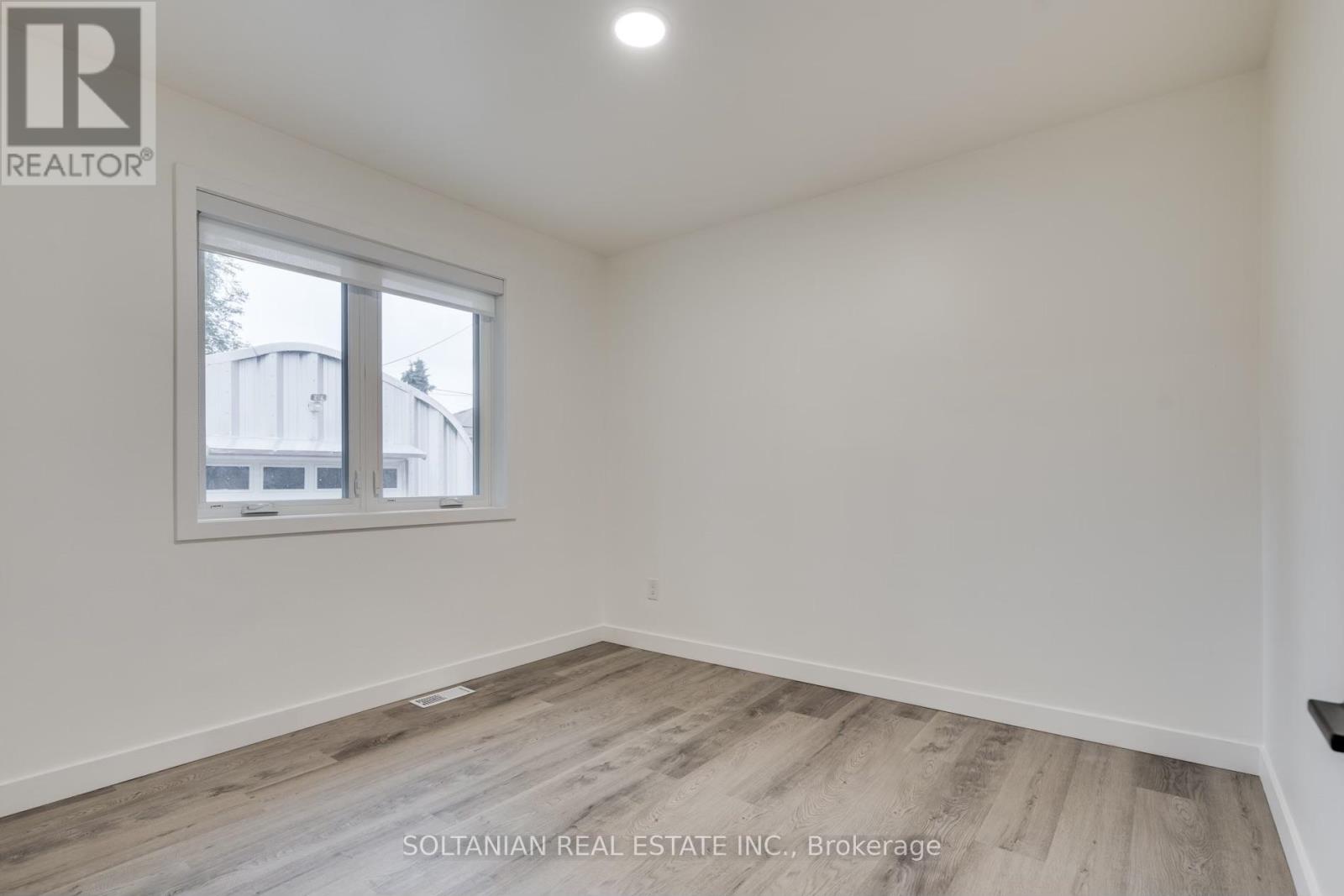 35 Cheshire Drive, Toronto, Ontario  M9B 2N7 - Photo 11 - W12263481