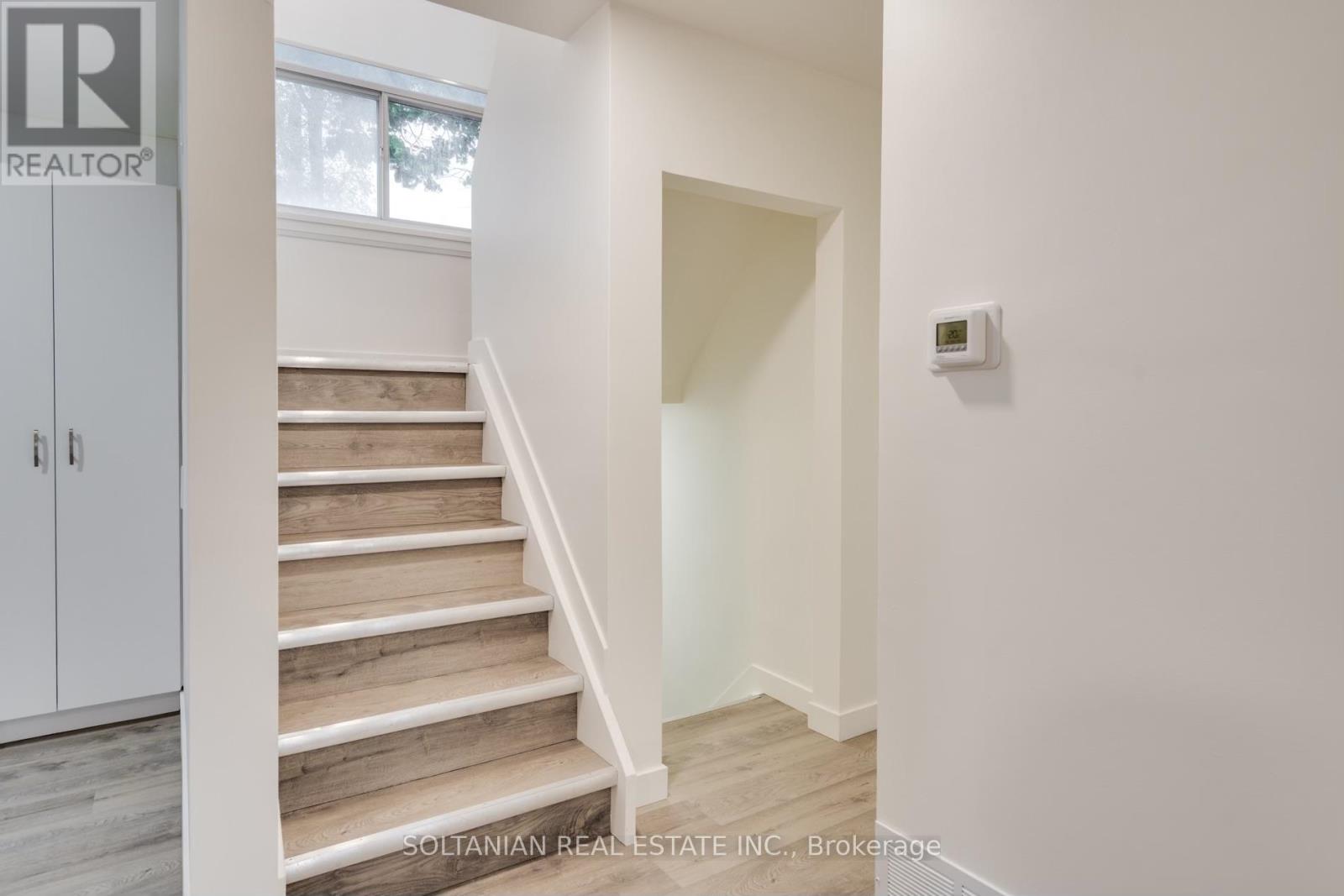 35 Cheshire Drive, Toronto, Ontario  M9B 2N7 - Photo 13 - W12263481