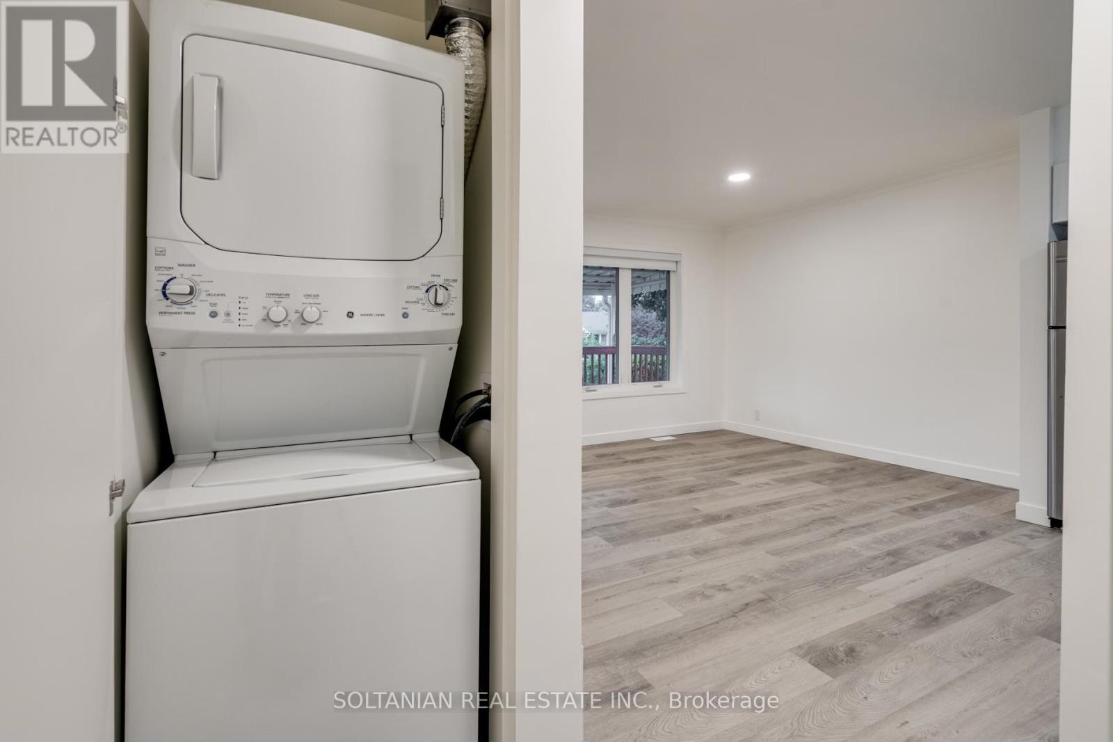 35 Cheshire Drive, Toronto, Ontario  M9B 2N7 - Photo 14 - W12263481