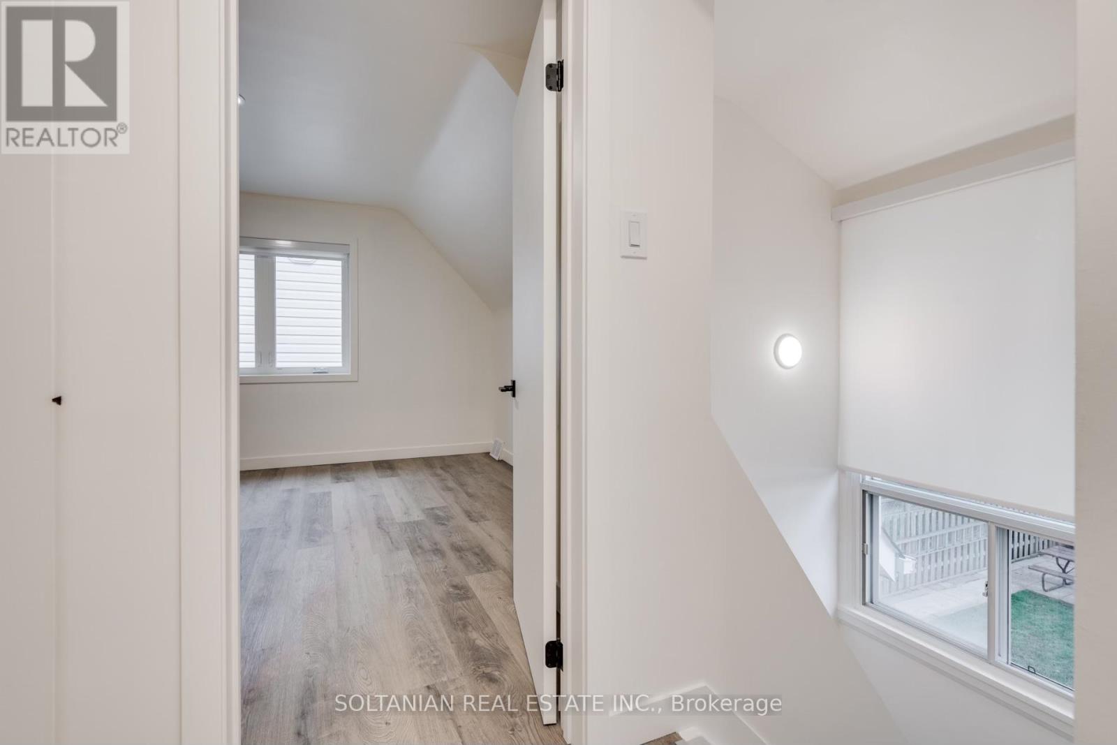35 Cheshire Drive, Toronto, Ontario  M9B 2N7 - Photo 15 - W12263481