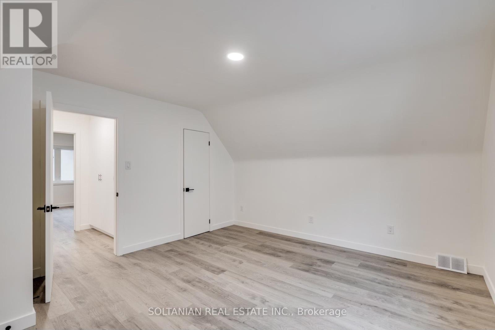 35 Cheshire Drive, Toronto, Ontario  M9B 2N7 - Photo 16 - W12263481