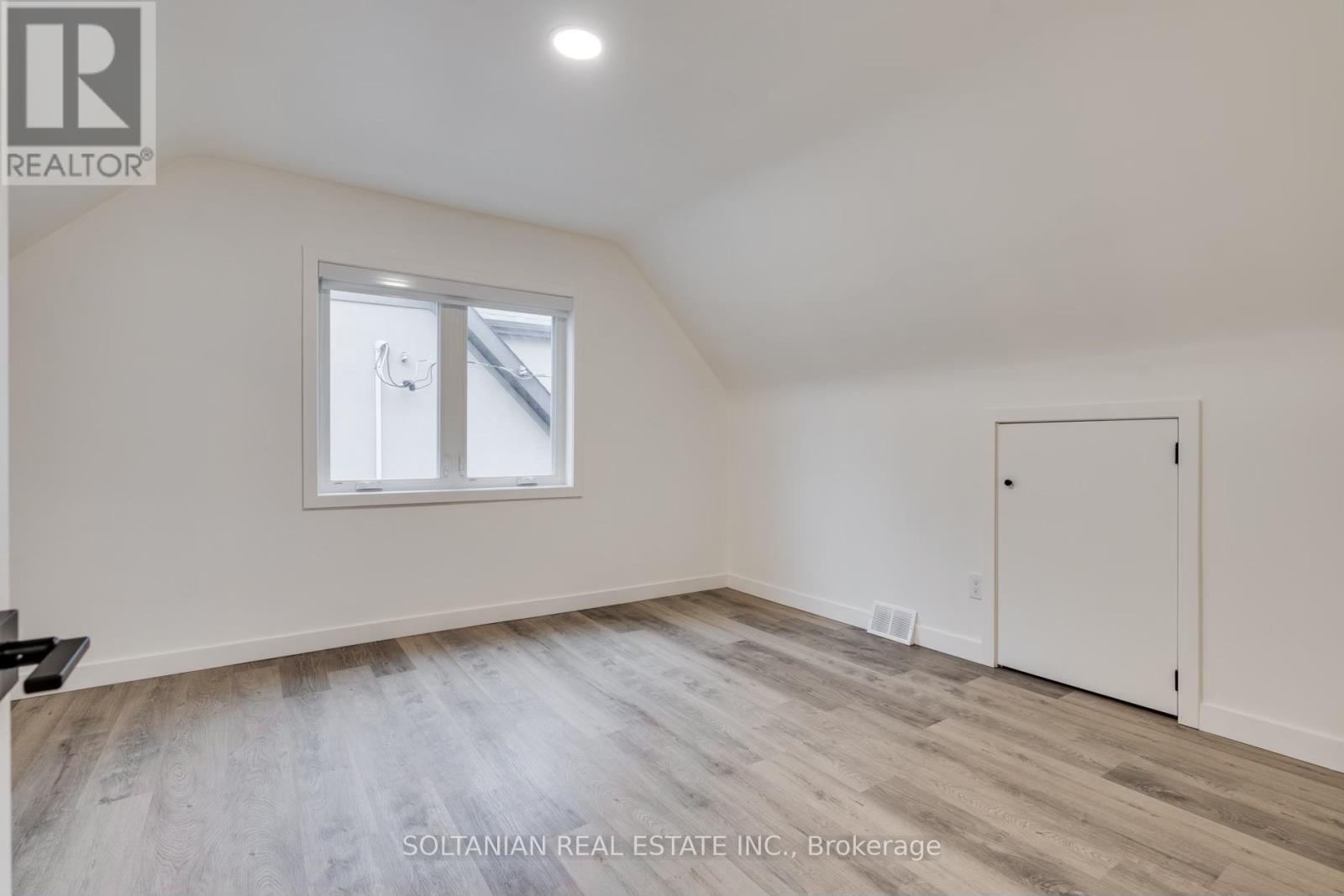 35 Cheshire Drive, Toronto, Ontario  M9B 2N7 - Photo 20 - W12263481
