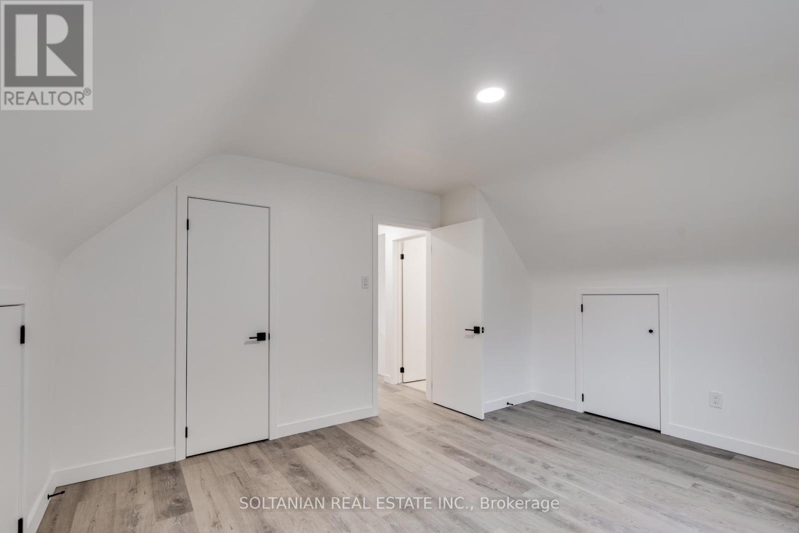 35 Cheshire Drive, Toronto, Ontario  M9B 2N7 - Photo 21 - W12263481