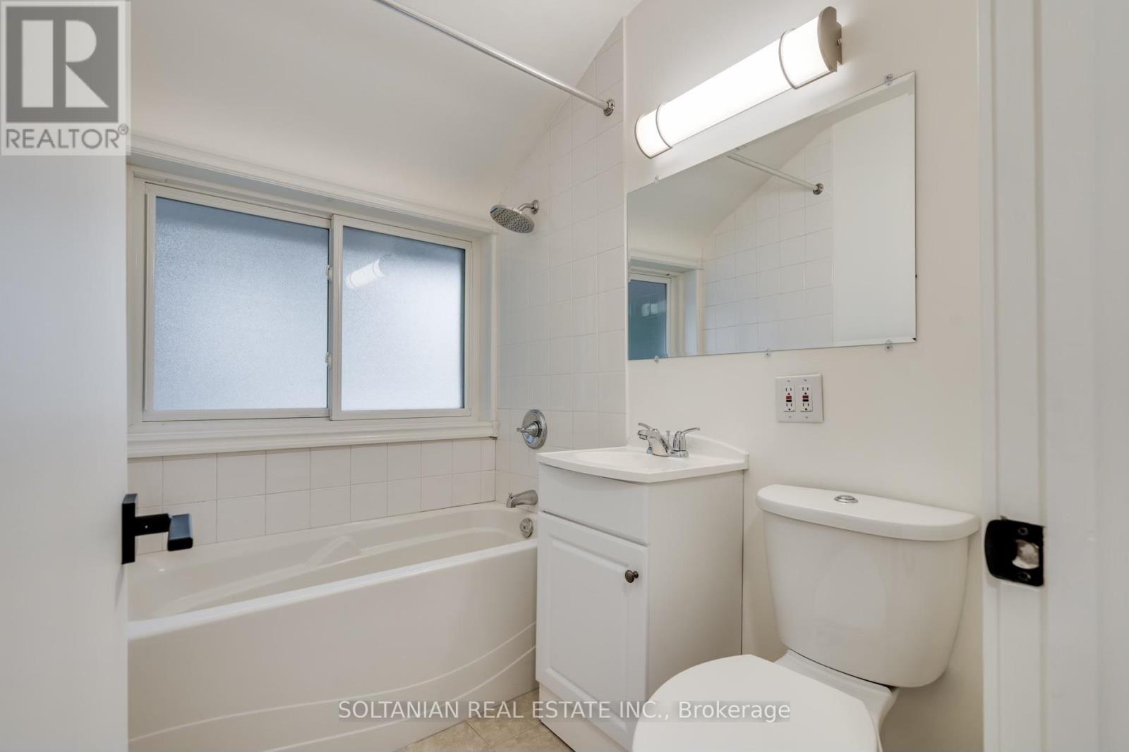 35 Cheshire Drive, Toronto, Ontario  M9B 2N7 - Photo 22 - W12263481