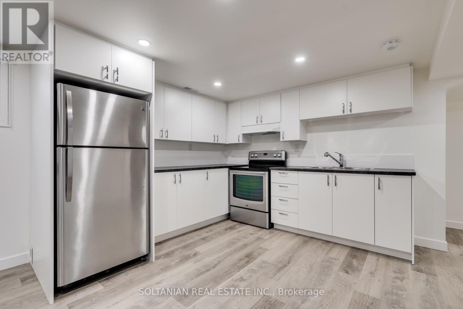 35 Cheshire Drive, Toronto, Ontario  M9B 2N7 - Photo 26 - W12263481