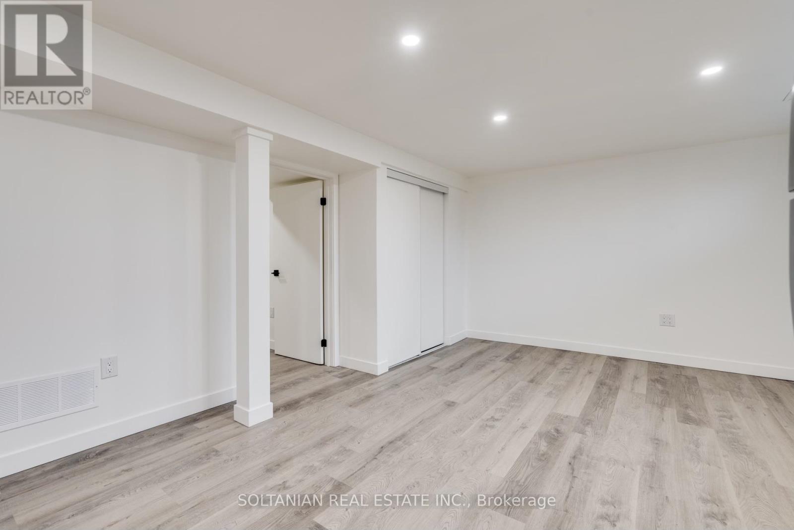 35 Cheshire Drive, Toronto, Ontario  M9B 2N7 - Photo 27 - W12263481