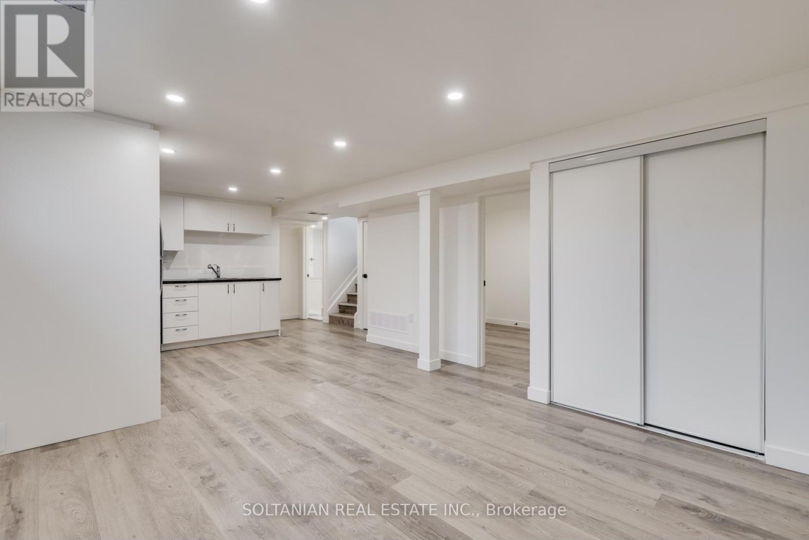 35 Cheshire Drive, Toronto, Ontario  M9B 2N7 - Photo 28 - W12263481