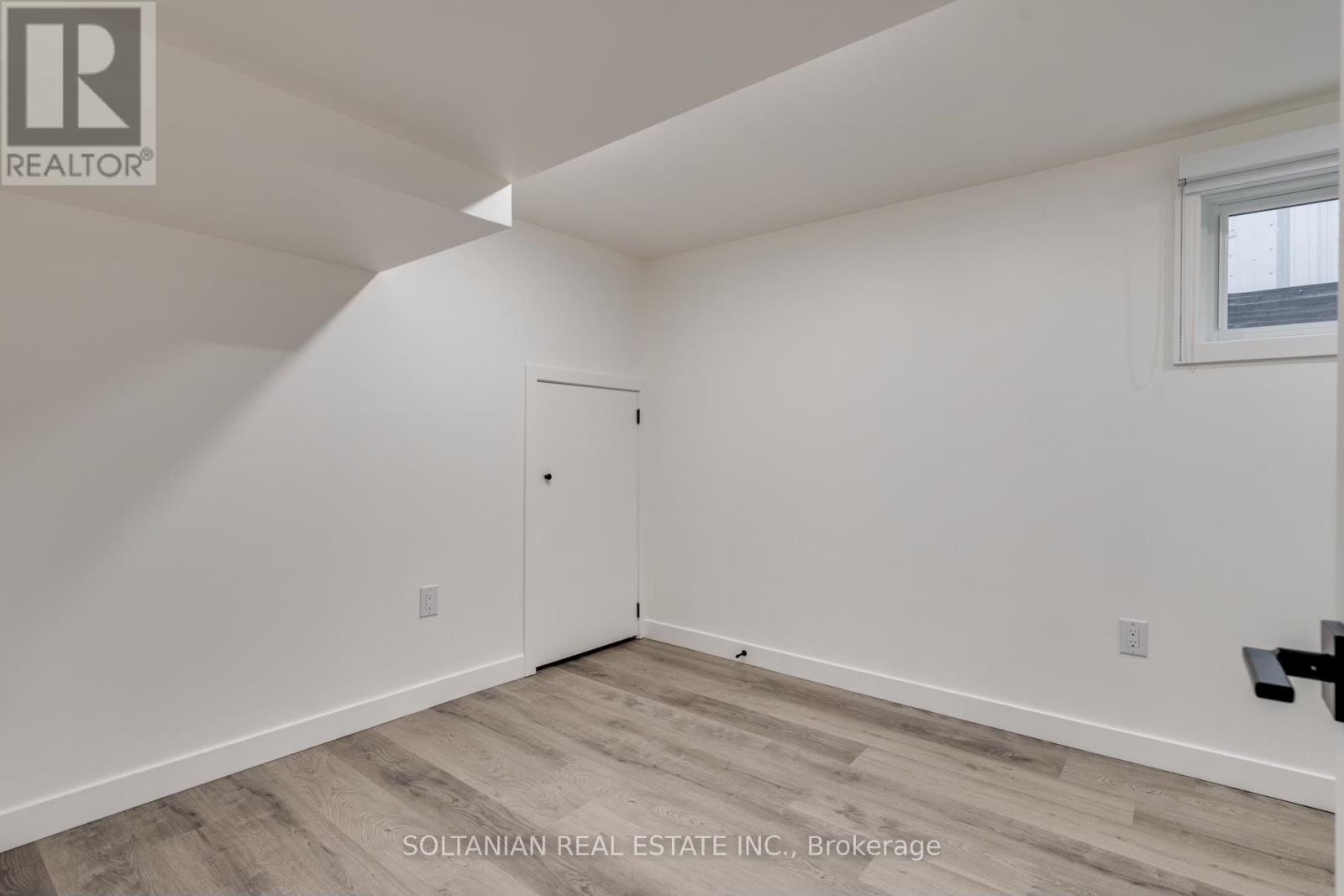35 Cheshire Drive, Toronto, Ontario  M9B 2N7 - Photo 29 - W12263481