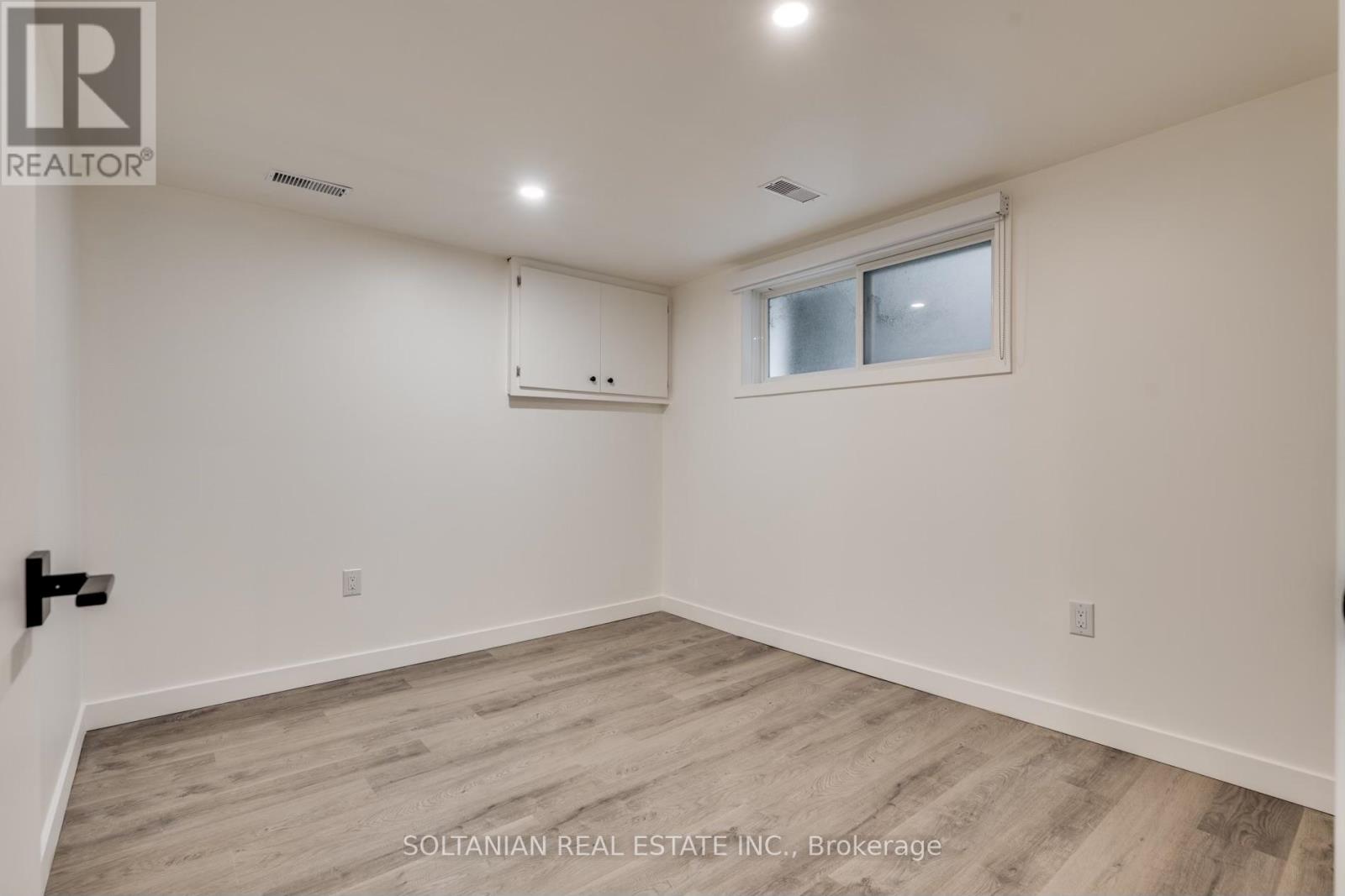 35 Cheshire Drive, Toronto, Ontario  M9B 2N7 - Photo 32 - W12263481