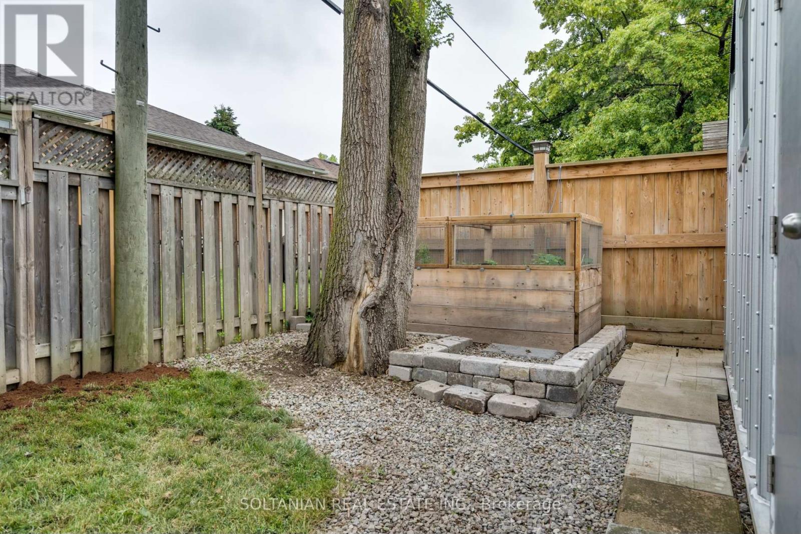 35 Cheshire Drive, Toronto, Ontario  M9B 2N7 - Photo 39 - W12263481