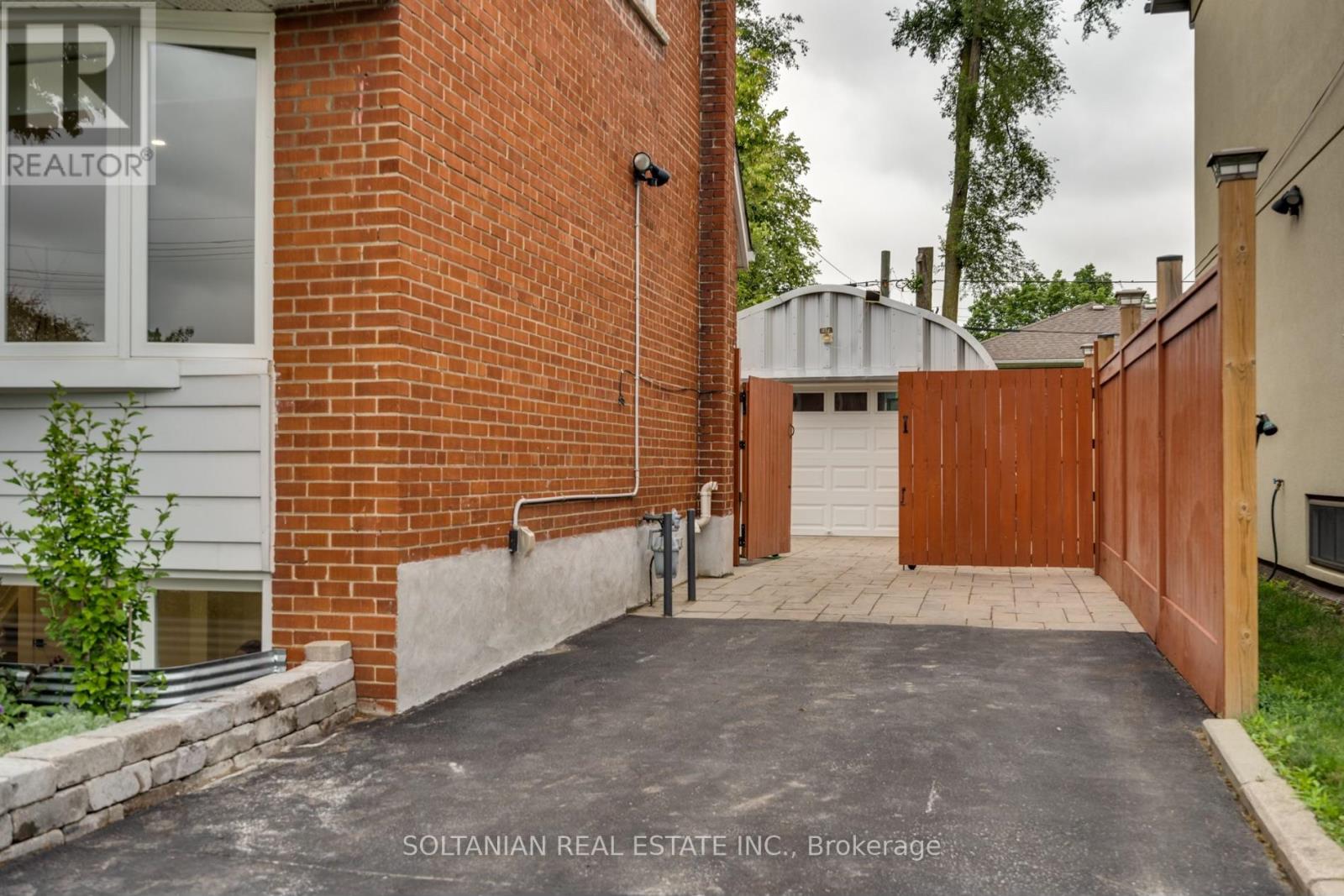 35 Cheshire Drive, Toronto, Ontario  M9B 2N7 - Photo 42 - W12263481