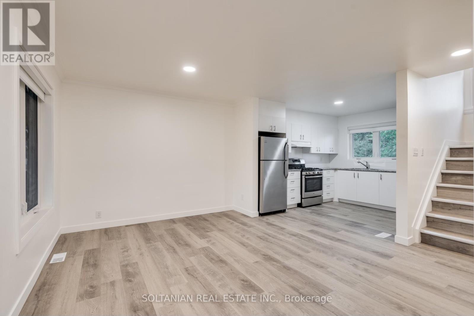 35 Cheshire Drive, Toronto, Ontario  M9B 2N7 - Photo 7 - W12263481