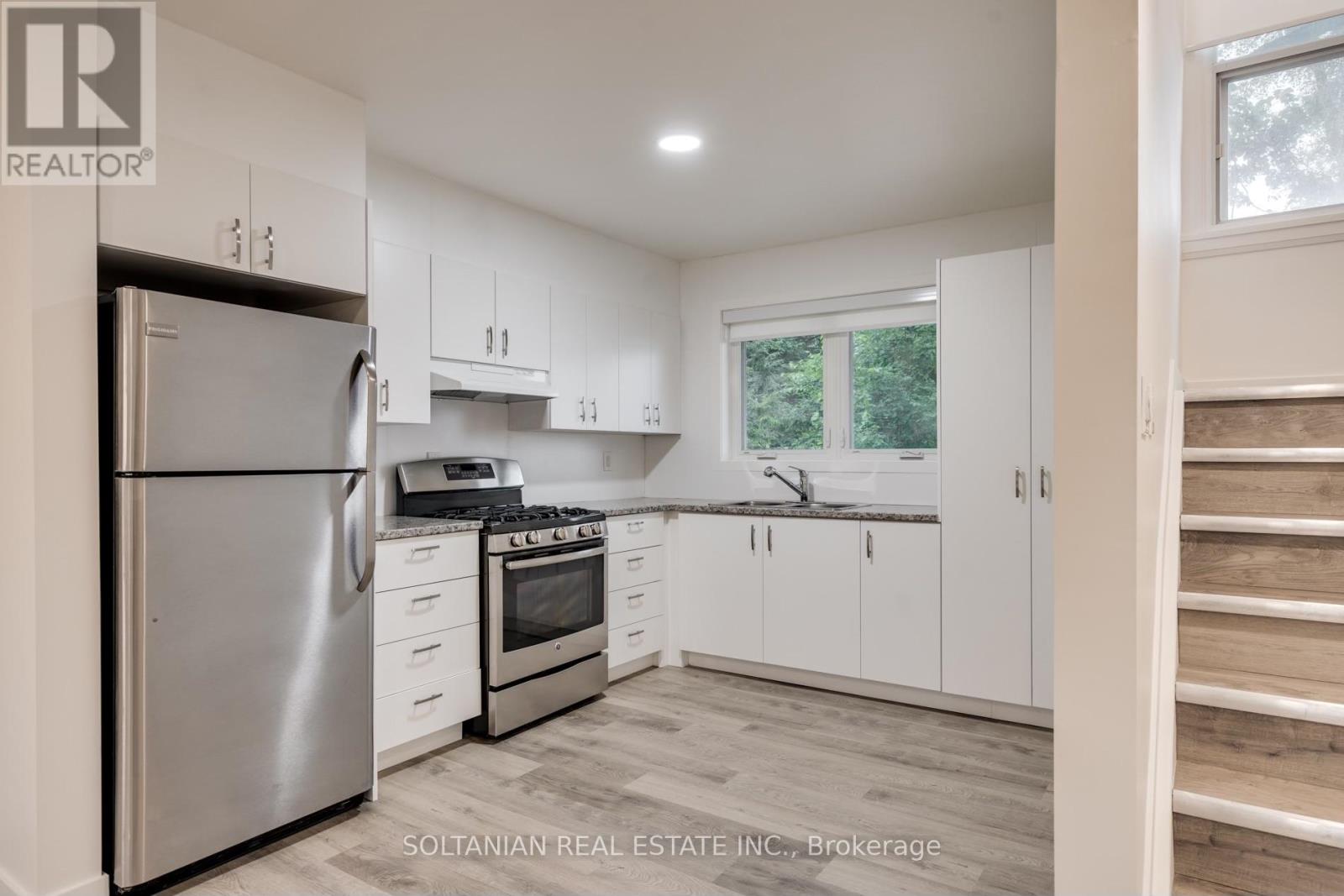 35 Cheshire Drive, Toronto, Ontario  M9B 2N7 - Photo 8 - W12263481